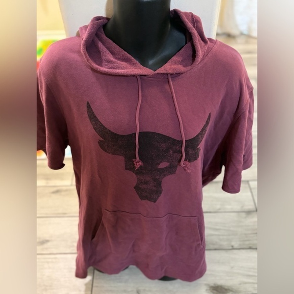 Men’s pre own rose red terry project rock size XL short sleeve hoodie